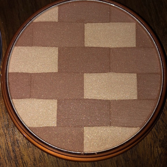 Shimmering bronzer - Picture 3 of 3